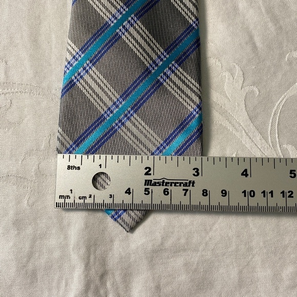 Geoffrey Beene Blue/Silver/Gray Angled Plaid 100%‎ Silk Narrow Tie - Picture 4 of 5